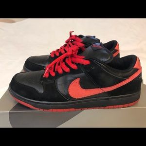 Used Nike Dunk SB Vamp True Red Black Sz 11 w/ Box